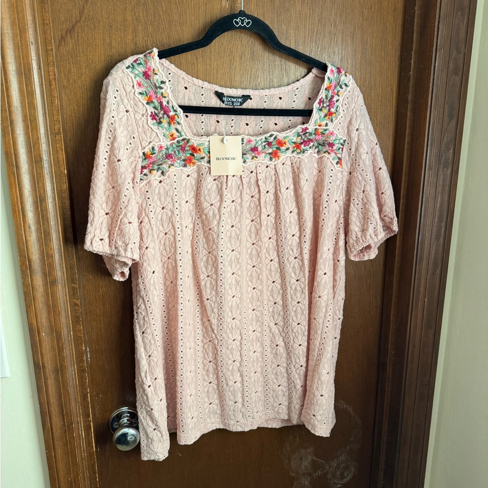 BloomChic Blush Embroidered Eyelet Blouse size 14-16